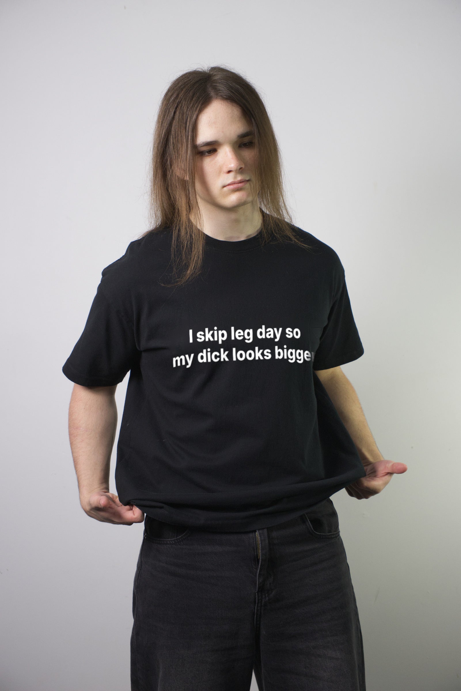 I skip leg day so my dick looks bigger - hem detail