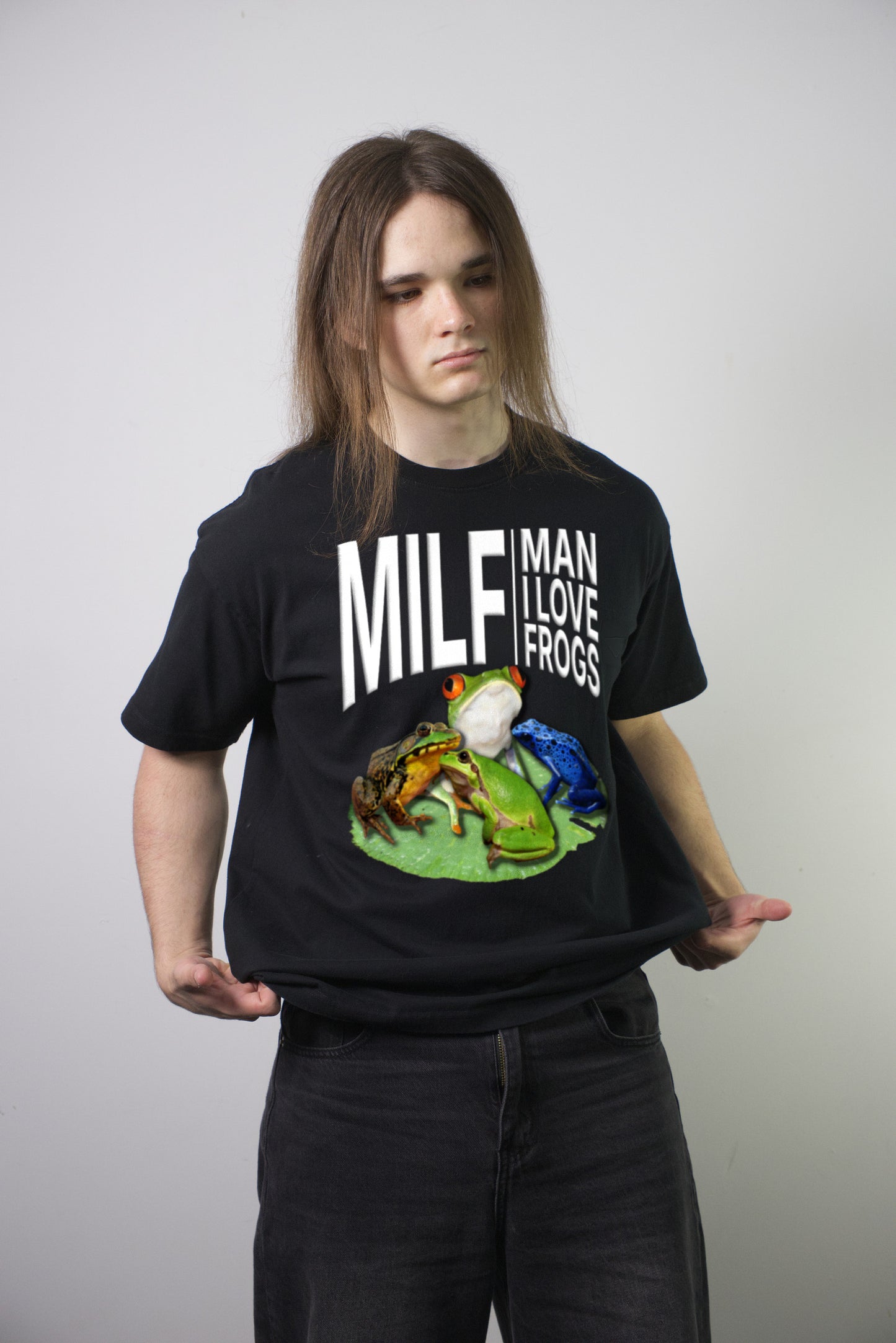 Man I Love Frogs Tee - hem detail