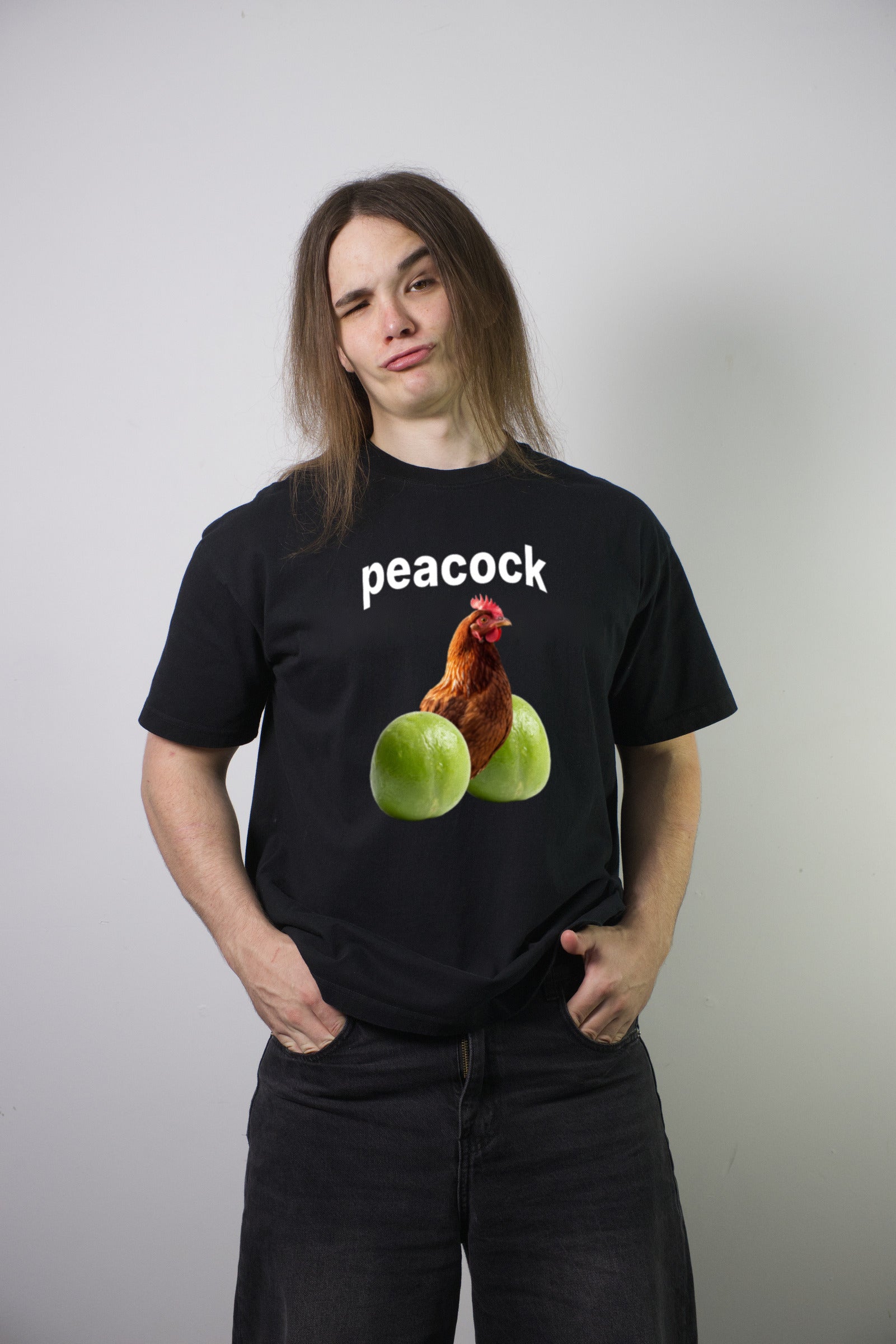 Peacock Tee - black